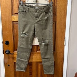NWOT NY&CO Soho Boyfriend Distressed Jeans Army Green Size 14 soft & Stretchy